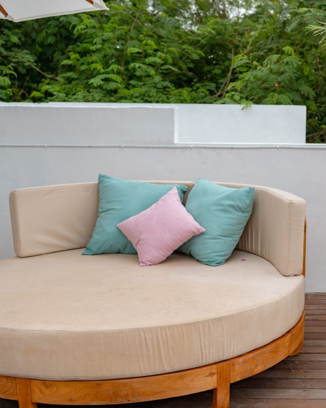 Round Day Bed Booking Karana Nusa Lembongan